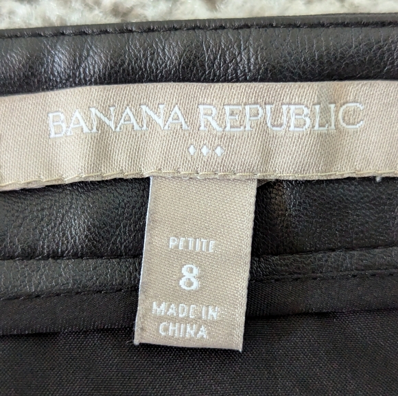 Banana Republic PU Vegan Leather Mini Skirt with Asymmetrical Zipper Size 8 - Picture 3 of 4